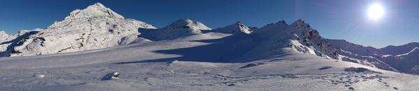 A magnificent snowshoeing panorama of the Doolans, an area at the back of The Remarkables' highest peaks.